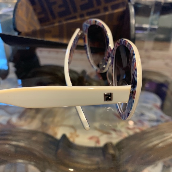 Fendi Sunglasses - Picture 3 of 6